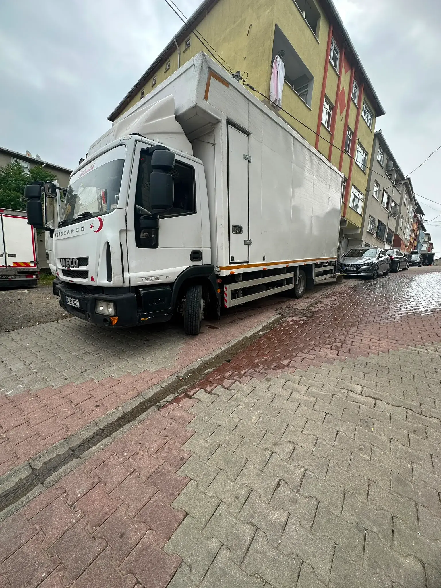 İstanbul nakliyat kamyonu Iveco Eurocargo evden eve taşıma